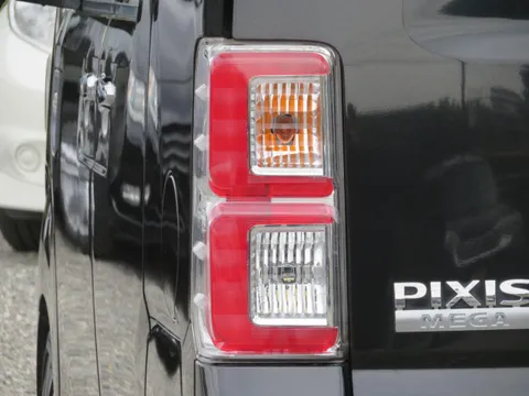 Toyota Pixis Mega
