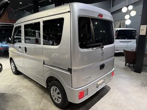 Nissan Clipper Van