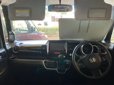 Honda N-BOX Custom