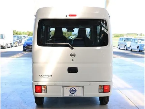 Nissan Clipper Van