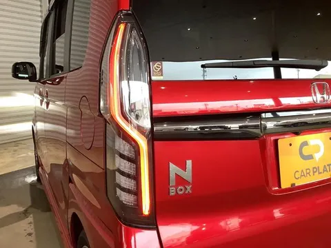 Honda N-BOX Custom