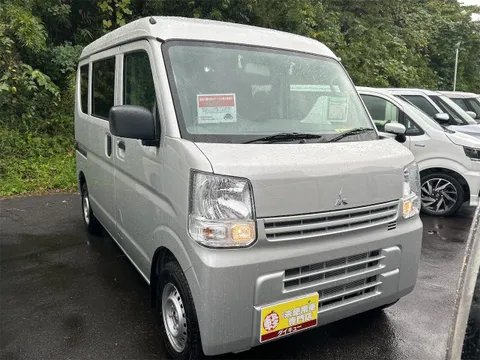 Mitsubishi Minicab Van