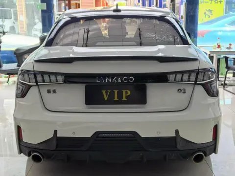 Lynk & Co 03