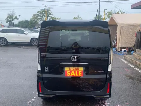 Honda N-BOX Custom