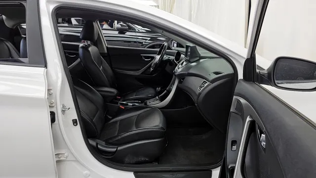 Hyundai Elantra (Avante)