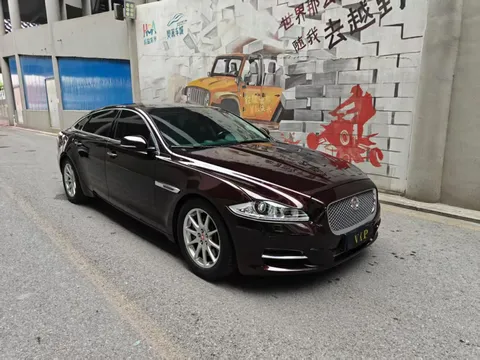 Jaguar XJ