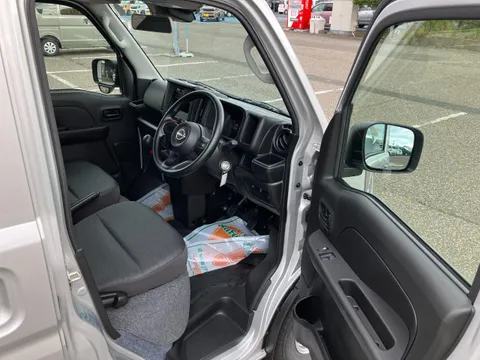 Nissan Clipper Van
