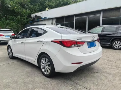 Hyundai Elantra (Avante)