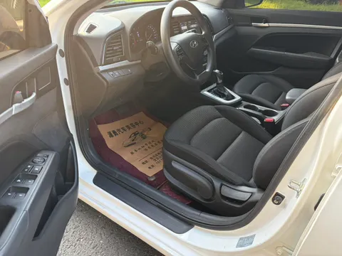 Hyundai Elantra (Avante)