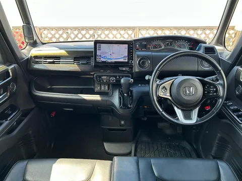 Honda N-BOX Custom