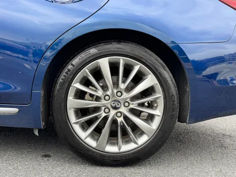 Infiniti Q50L