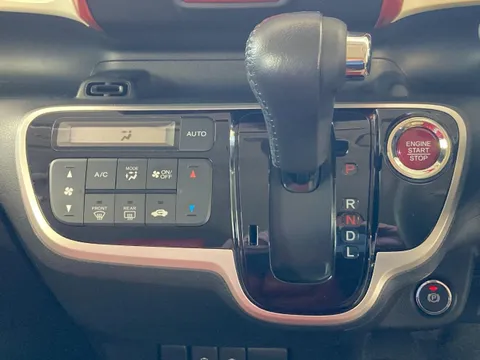 Honda N-BOX Slash
