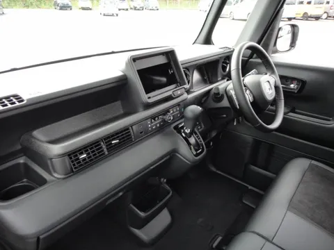 Honda N-BOX Custom