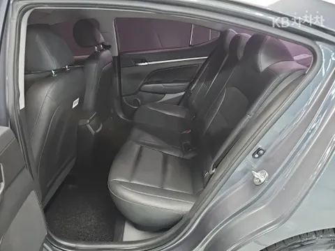Hyundai Elantra (Avante)