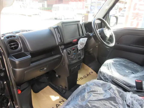 Nissan Clipper Van