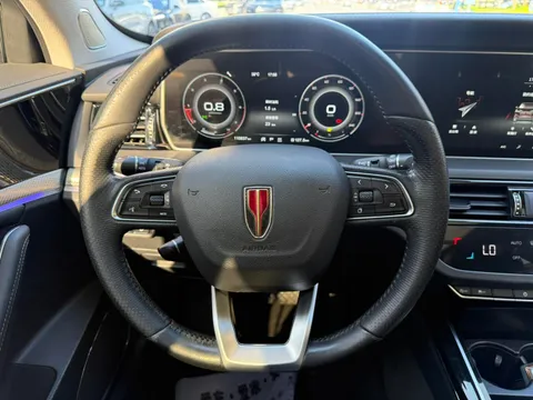 Hongqi HS5