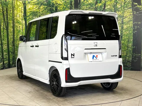 Honda N-BOX Custom