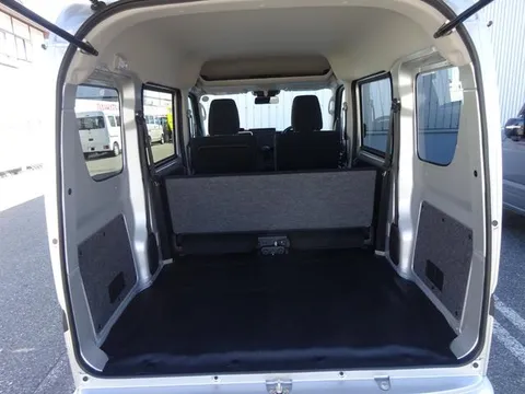 Nissan Clipper Van