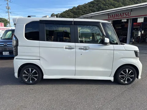 Honda N-BOX Custom