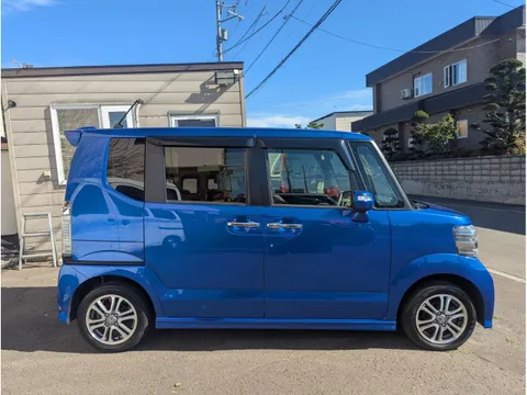Honda N-BOX Custom