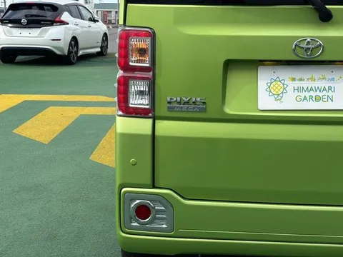 Toyota Pixis Mega