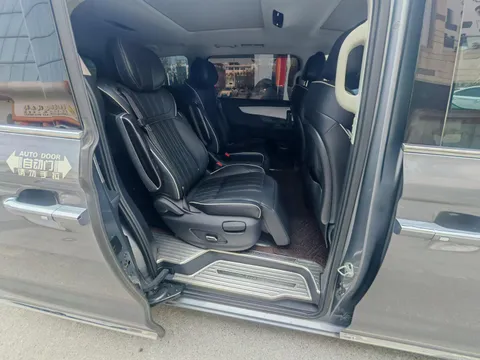 Roewe iMAX8