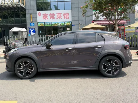 Lynk & Co 02