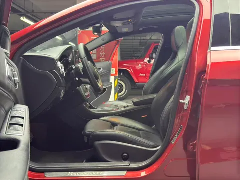 Mercedes-Benz Mercedes-Benz GLA