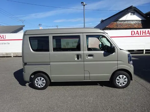 Nissan Clipper Van