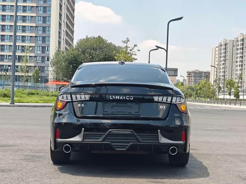 Lynk & Co 03