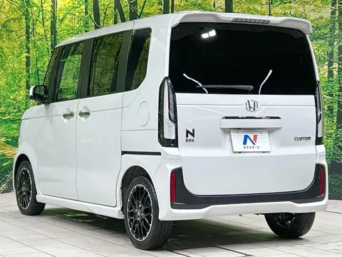 Honda N-BOX Custom