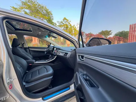 Geely Emgrand GS