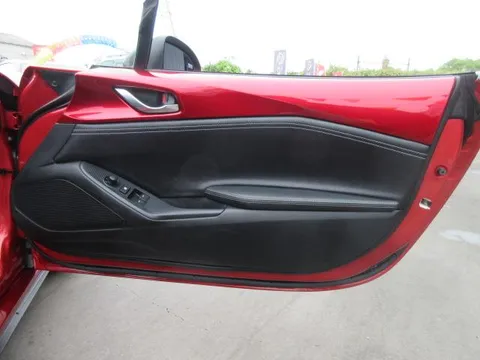Mazda MX-5 (Roadster)