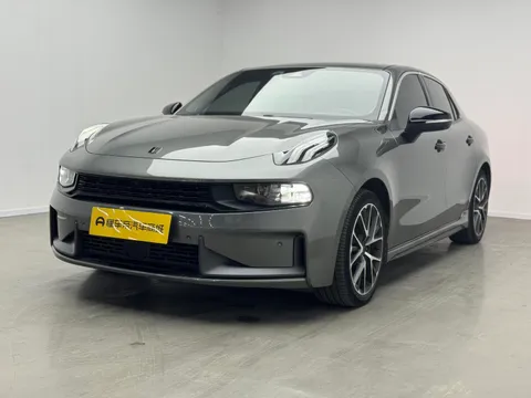 Lynk & Co 03