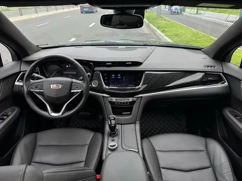 Cadillac XT6