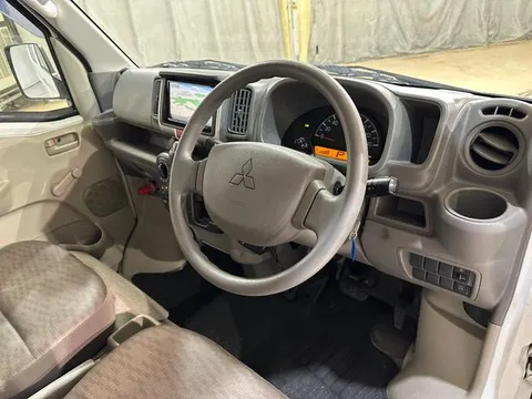Mitsubishi Minicab Van