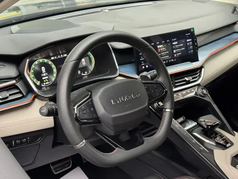 Lynk & Co Lynk & Co 06