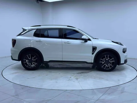 Lynk & Co 01