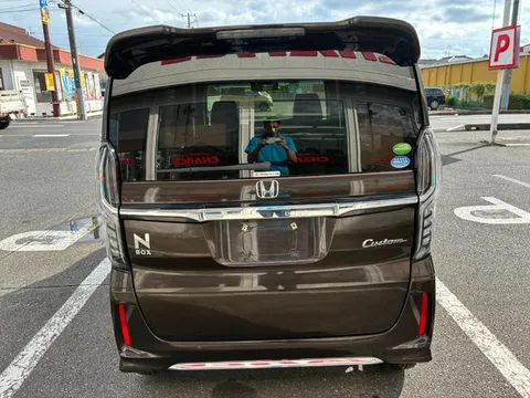 Honda N-BOX Custom