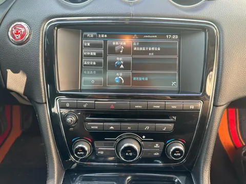 Jaguar XJ
