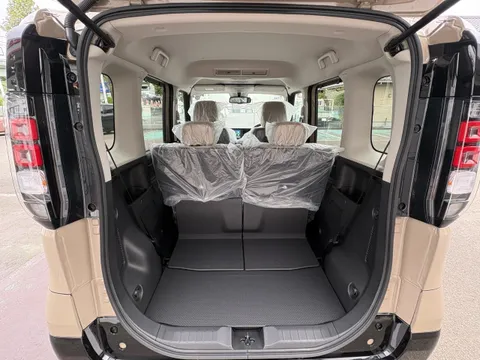 Mitsubishi Delica Mini