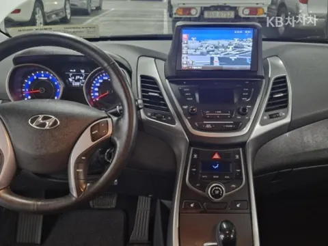 Hyundai Elantra (Avante)