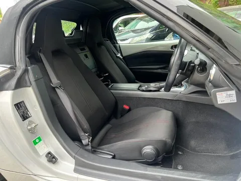 Mazda MX-5 (Roadster)