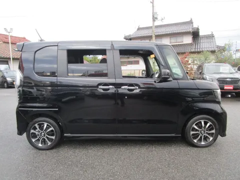Honda N-BOX Custom