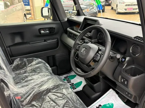 Honda N-BOX Custom