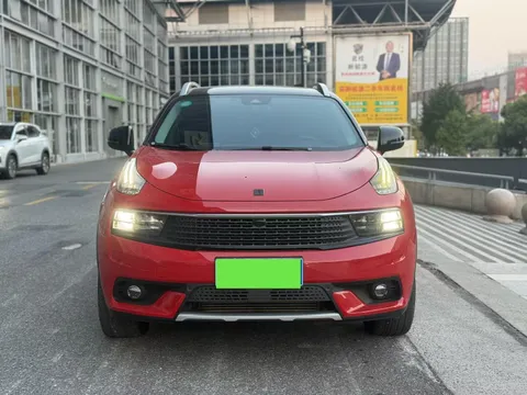 Lynk & Co 01