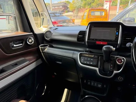 Honda N-BOX Slash