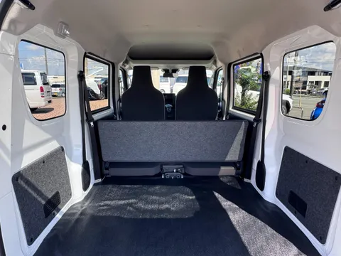 Nissan Clipper Van