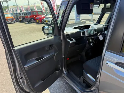 Toyota Pixis Mega