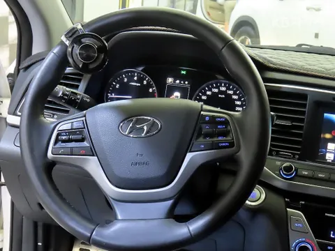 Hyundai Elantra (Avante)